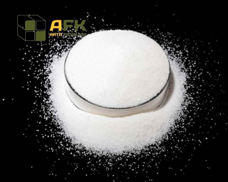 سوربیتان مونو استئارات (S-60) یک امولسیفایر پرکاربرد و غیر یونی است که از استرهای اسید چرب و سوربیتول ساخته می‌شود. این ماده به دلیل توانایی‌اش در بهبود بافت و ایجاد پایداری در محصولات غذایی و دارویی، در تولید محصولات نانوایی، دسرهای یخ‌زده و کرم‌های خوراکی کاربرد فراوانی دارد.